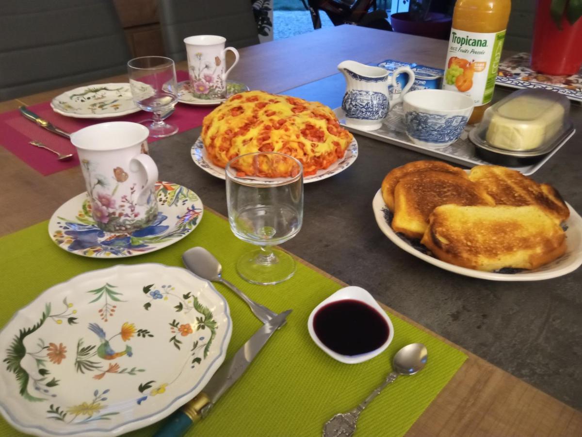 B&B Du Cerisier, Diner Sur Demande Noyers  Luaran gambar